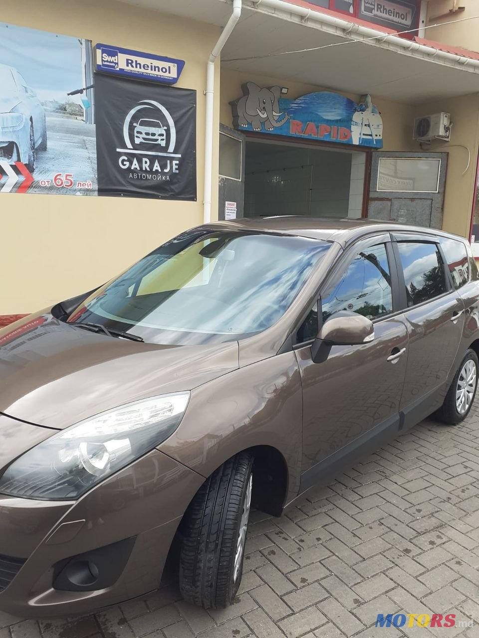 2010' Renault Grand Scenic photo #2