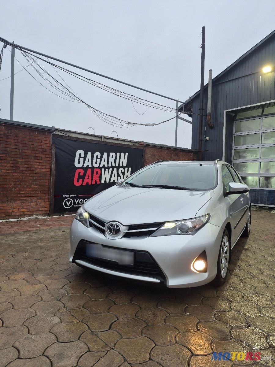 2014' Toyota Auris photo #1