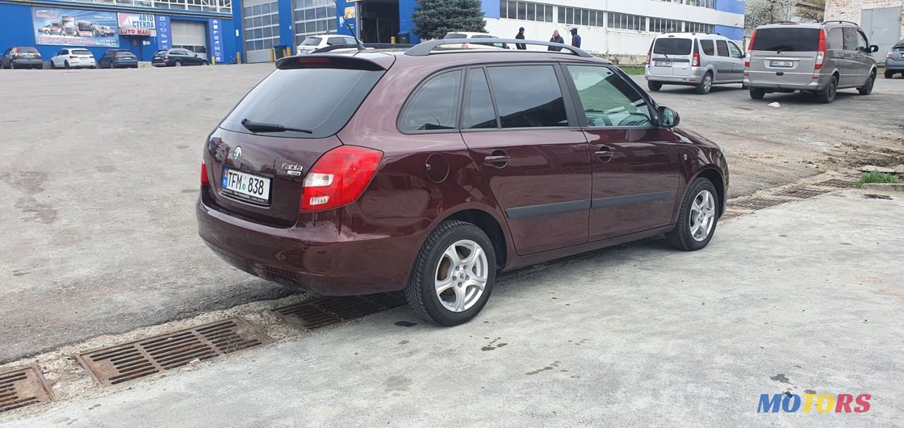 2011' Skoda Fabia photo #4