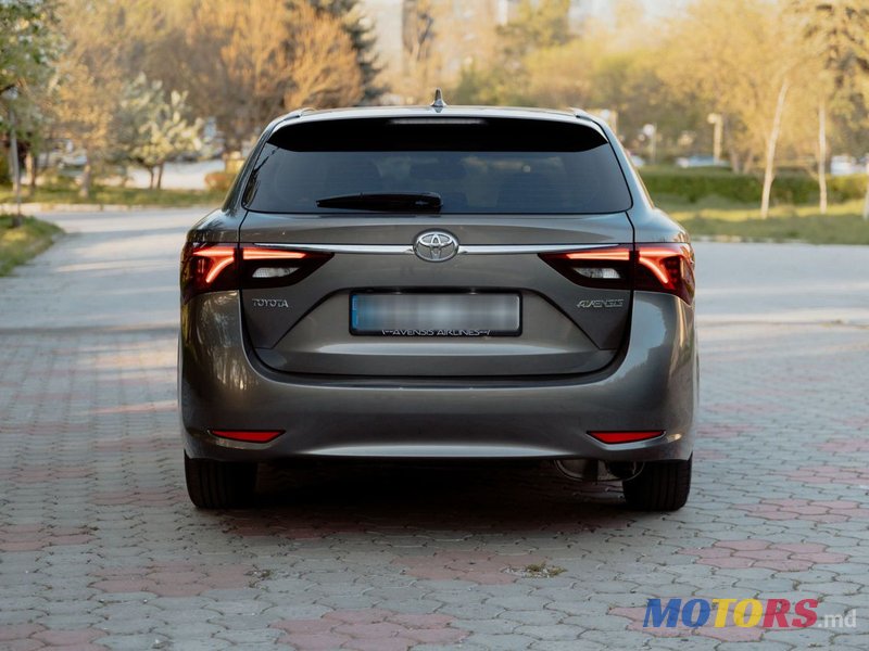 2016' Toyota Avensis photo #5