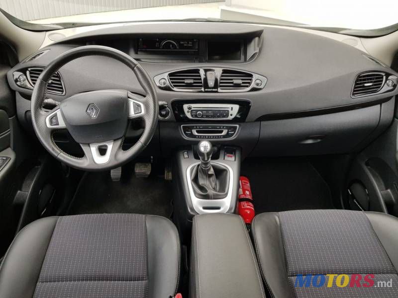 2013' Renault Grand Scenic photo #5