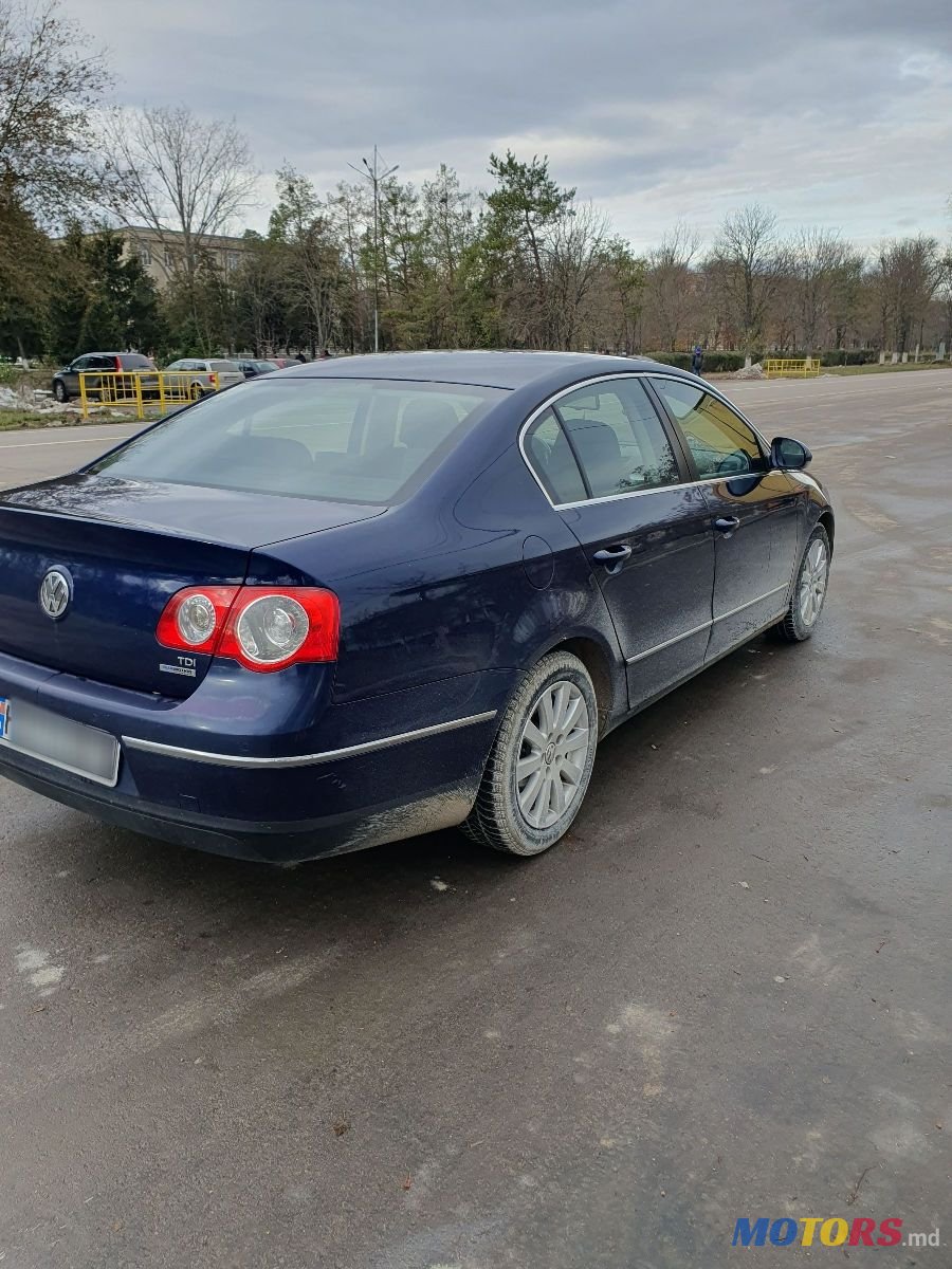 2009' Volkswagen Passat photo #2