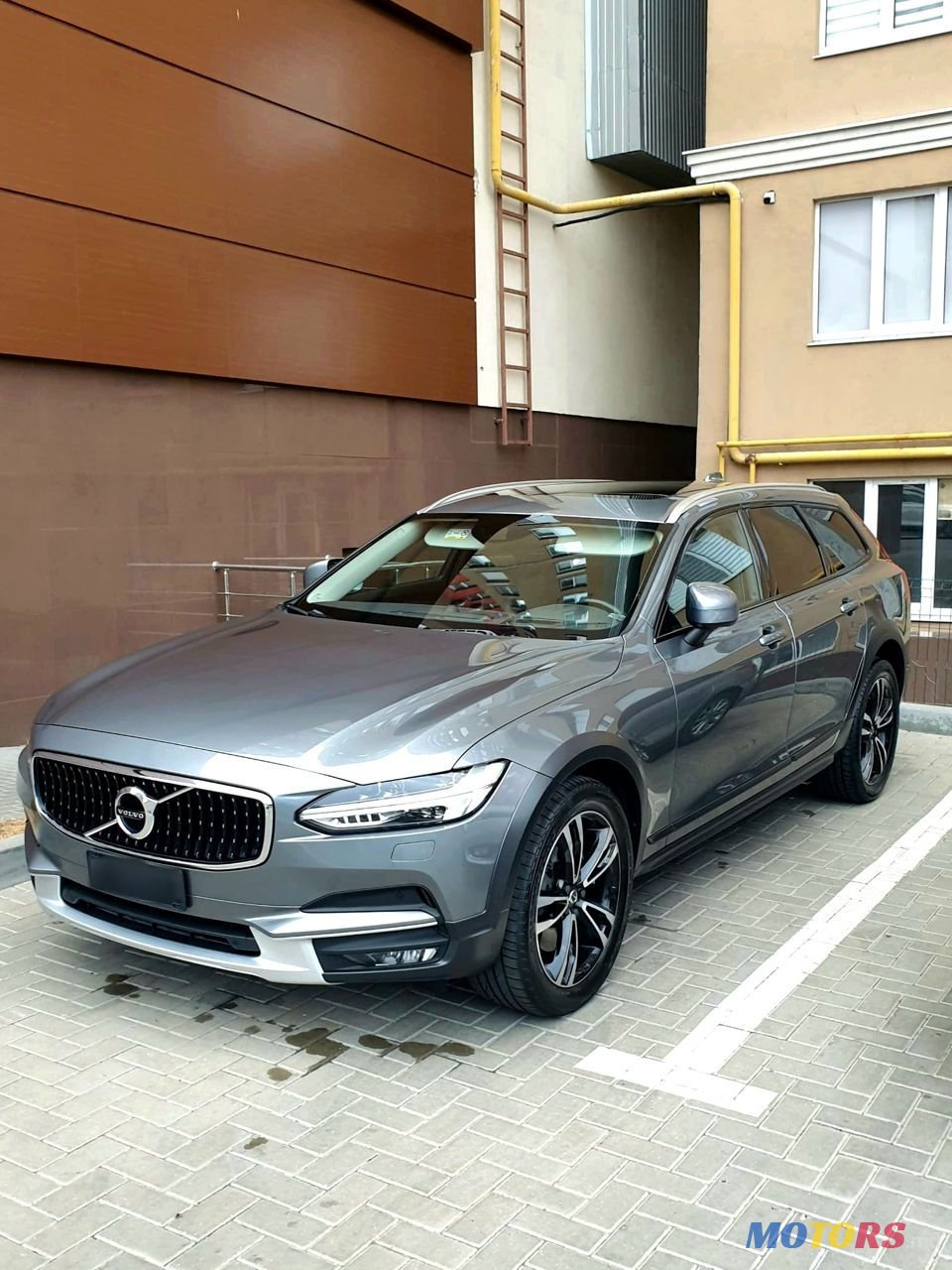 2017' Volvo V90 Cross Country photo #1