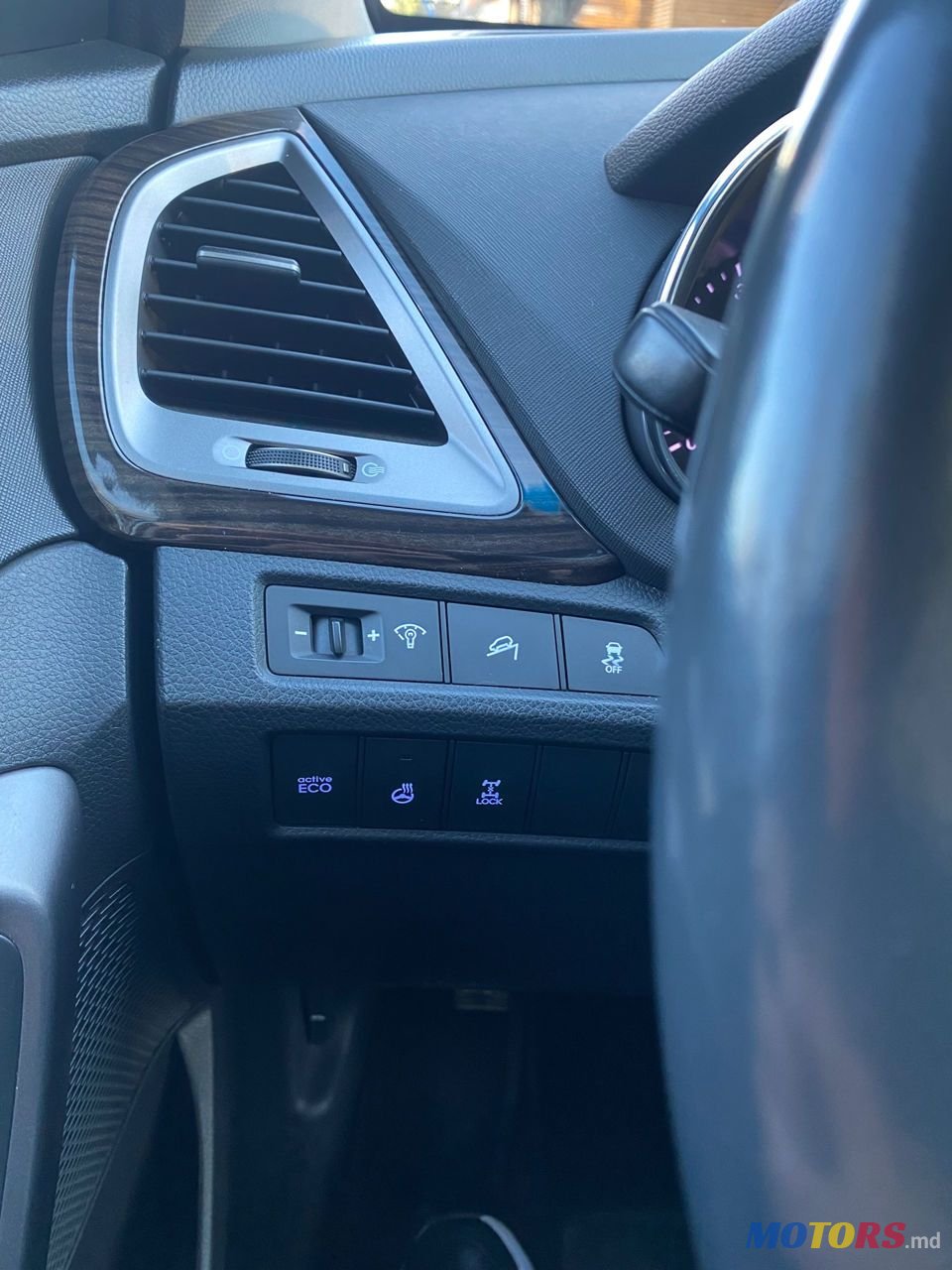 2012' Hyundai Santa Fe photo #6