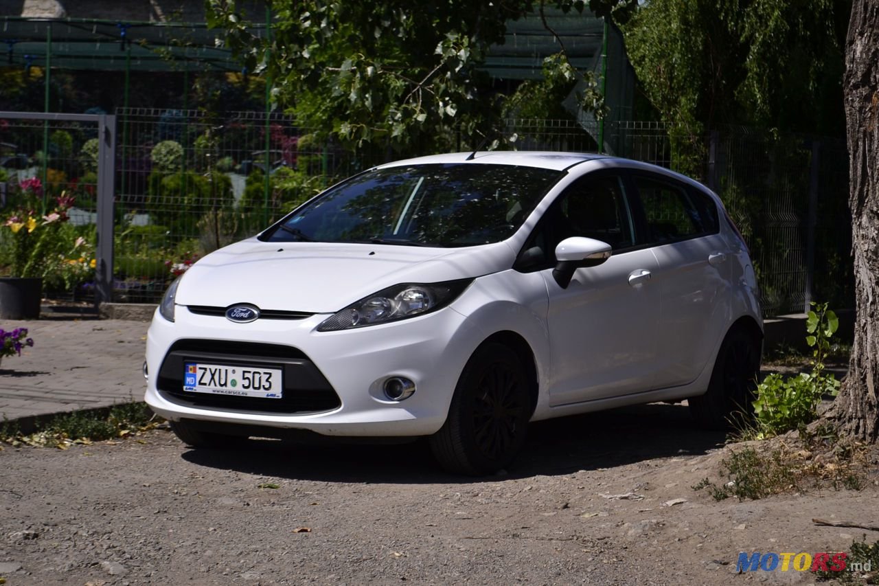 2011' Ford Fiesta photo #2