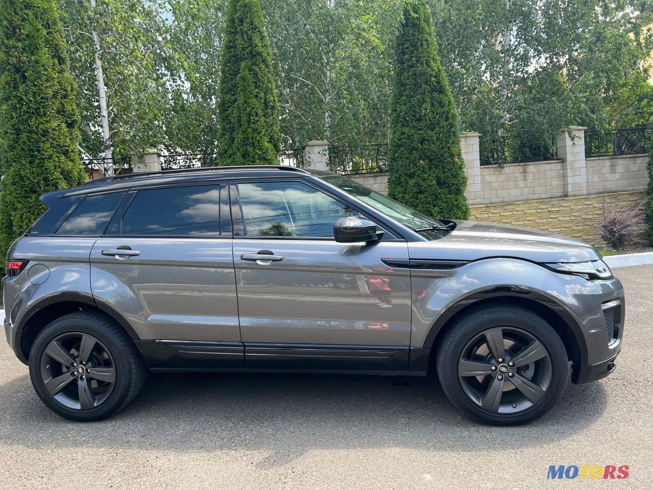 2018' Land Rover Range Rover Evoque photo #3