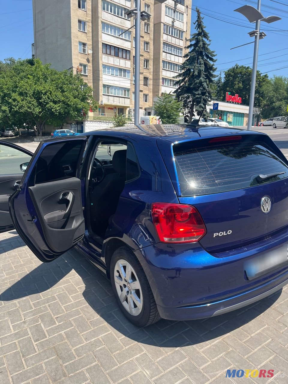 2014' Volkswagen Polo photo #4