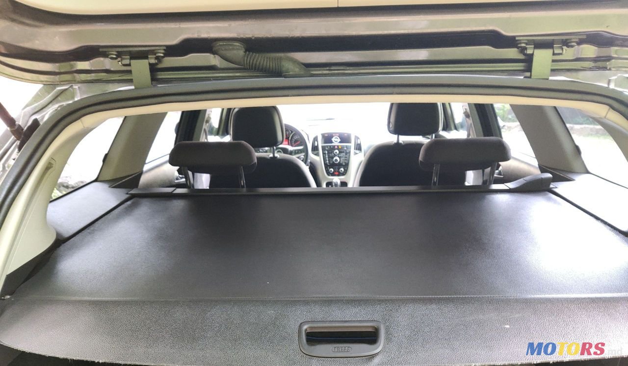 2010' Opel Astra photo #6