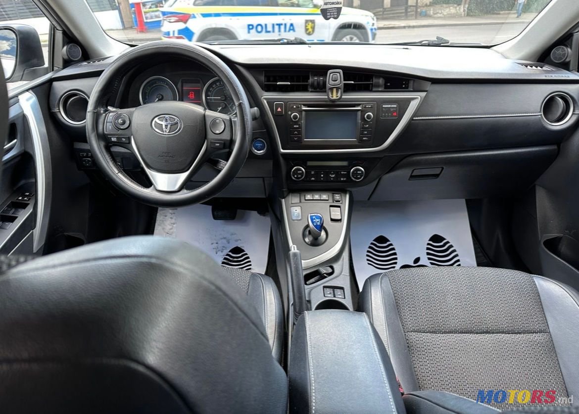 2014' Toyota Auris photo #3