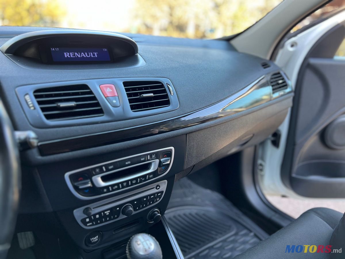 2011' Renault Megane photo #6