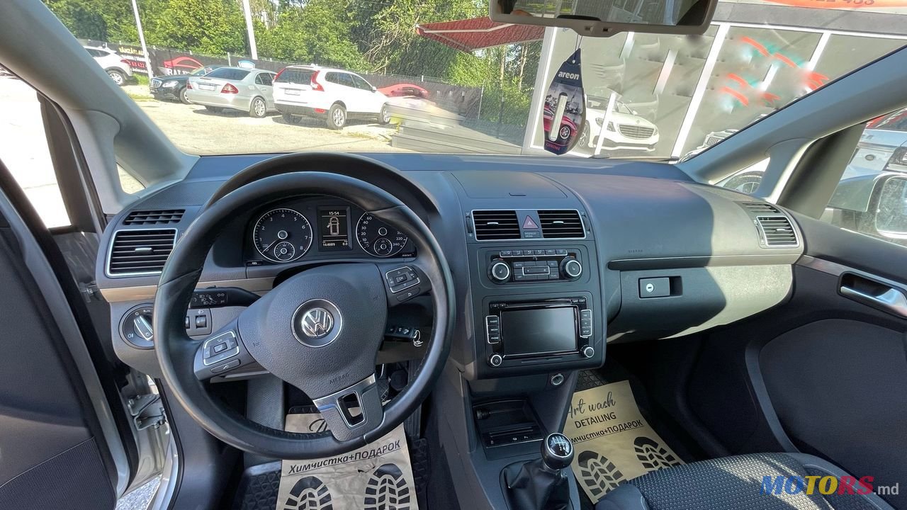 2010' Volkswagen Touran photo #3