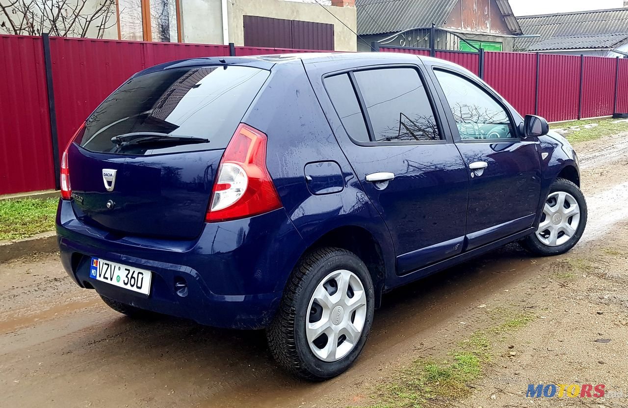 2012' Dacia Sandero photo #3