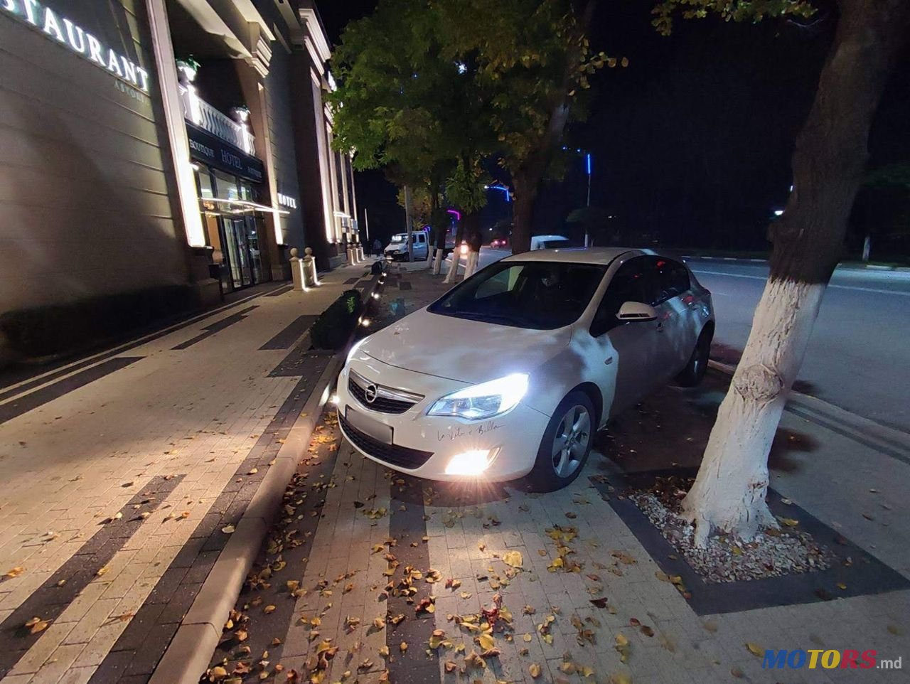 2010' Opel Astra photo #1