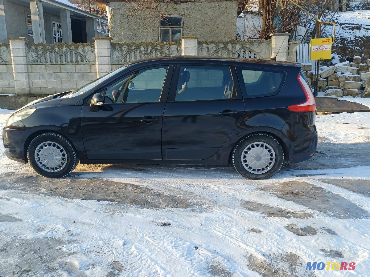 2011' Renault Grand Scenic photo #4