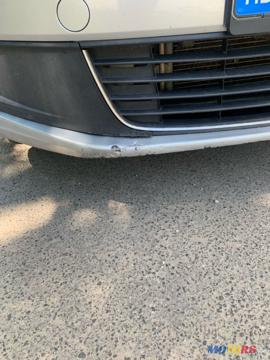 2010' Volkswagen Touran photo #4